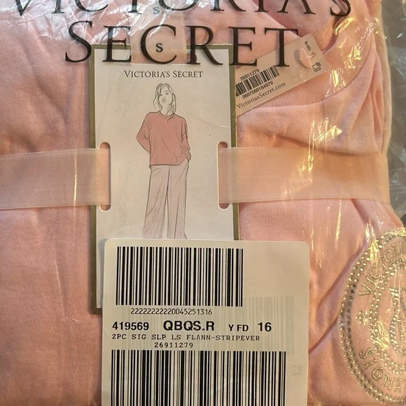 VICTORIA SECRET FAUX FUR TOTE,COZY FLEECE BLANKET,T-JAMA  WITH PINK STRIPE - Picture 9 of 12